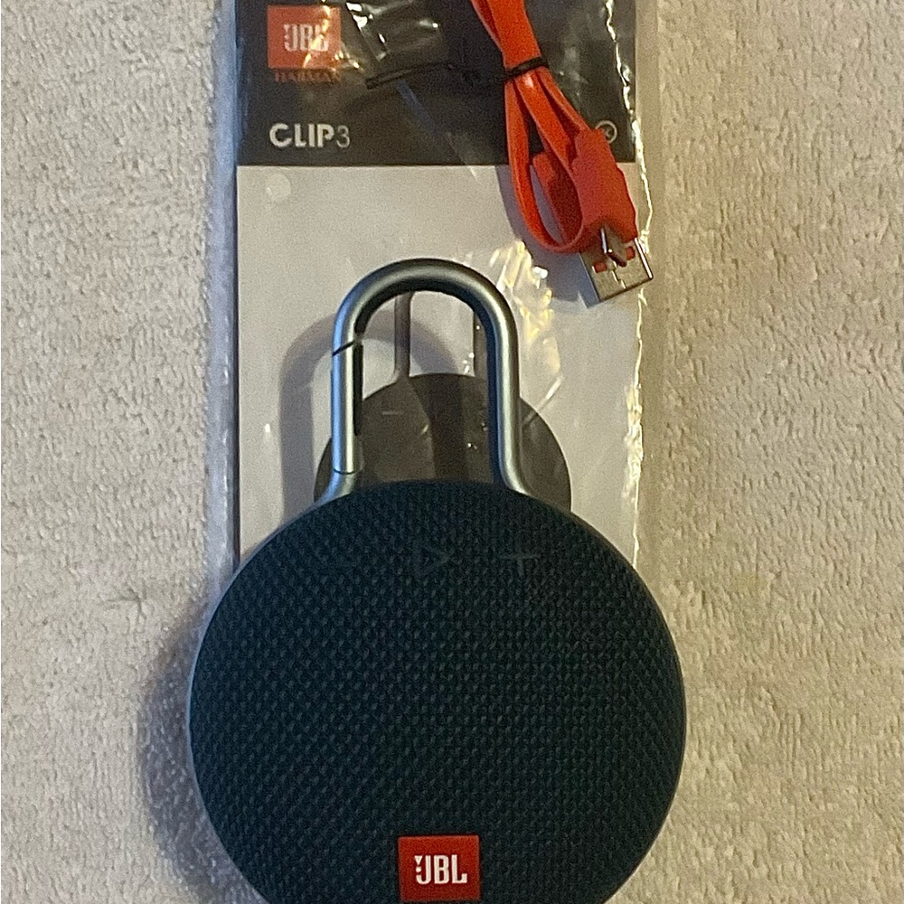 BRAND NEW ONE OF A KIND BLUETOOTH (JBL) BLUE-CLIP3 IN SPEAKER!